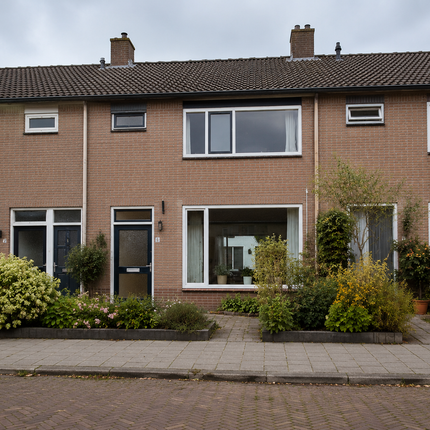 Sfeervolle rijtjeswoning met zonnige tuin op een fijne locatie