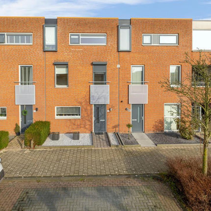 Instapklare tussenwoning met moderne afwerking en zonnige tuin