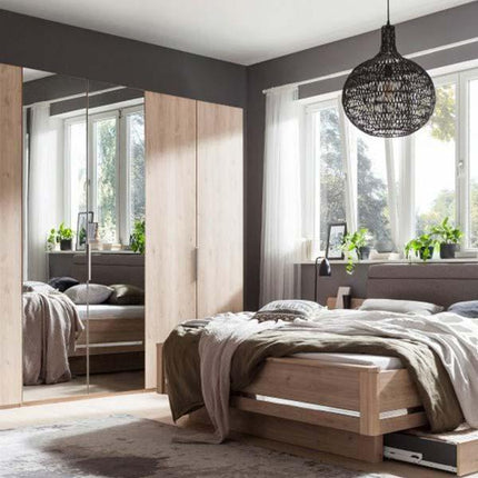 Instapklare hoekwoning met moderne afwerking en zonnige tuin