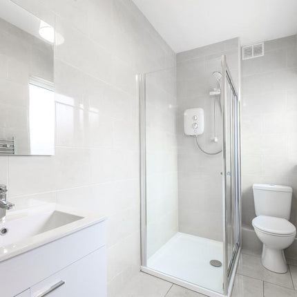 Moderne kamerwoning met nette badkamer op centrale locatie