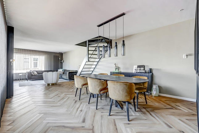 Instapklare hoekwoning met moderne afwerking en zonnige tuin