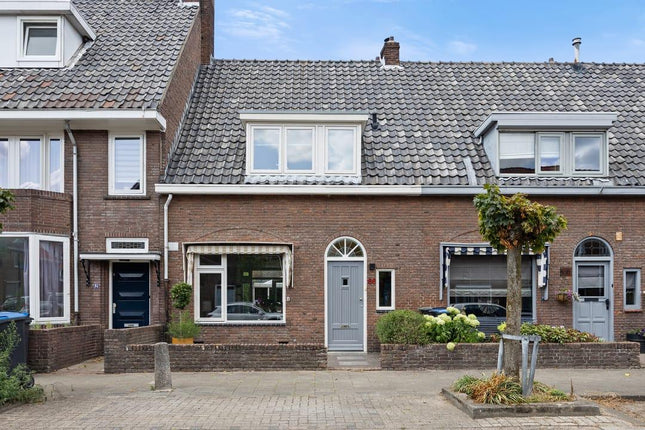 Sfeervolle jaren 30 woning met karakter en moderne afwerking