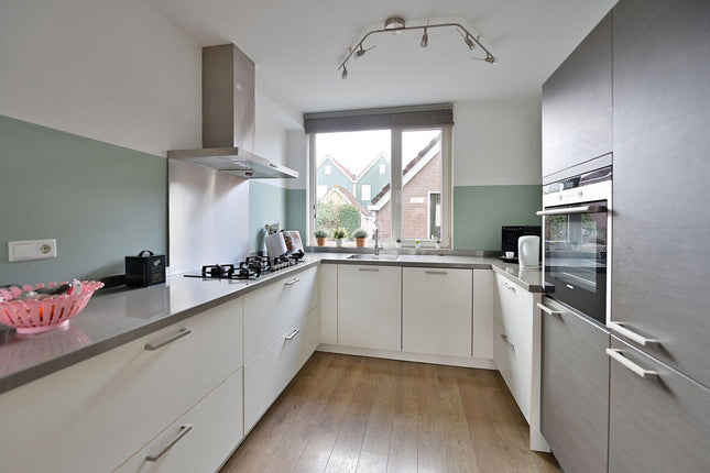 Sfeervolle rijtjeswoning met zonnige tuin op een fijne locatie